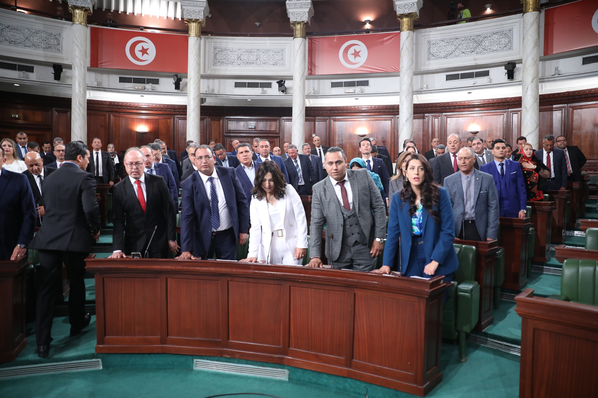 ترشح لرئاسته 8 نواب..  البرلمان الجديد يفتتح أشغاله موصدا أبوابه في وجوه الصحفيين  